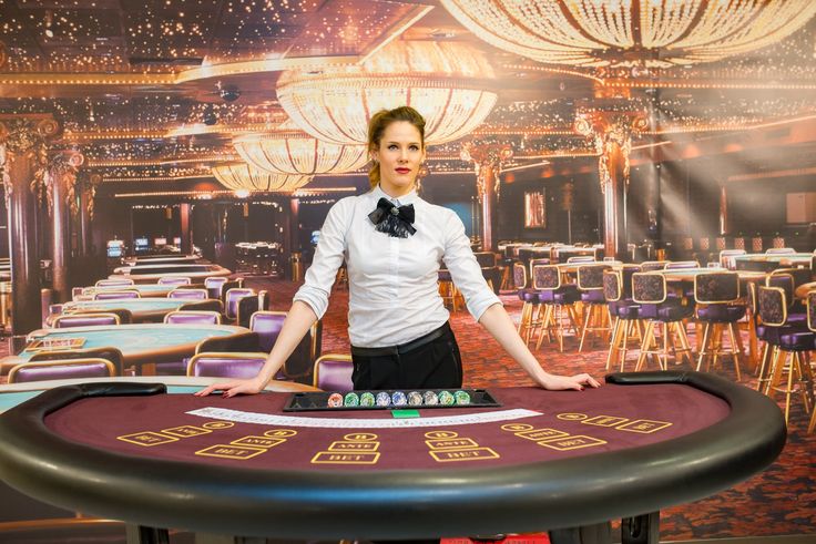 Table de casino en direct avec croupière